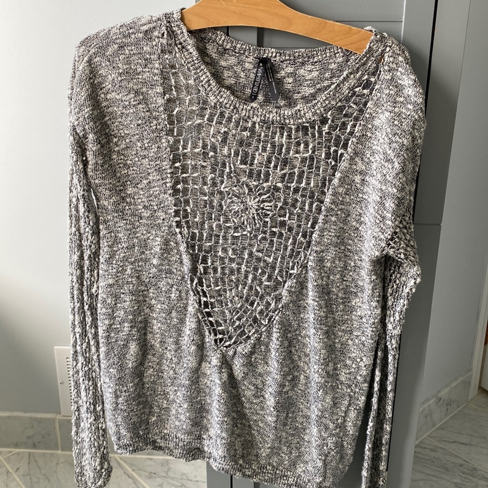 🩶 Gentlefawn Gray Sweater size Large 🩶